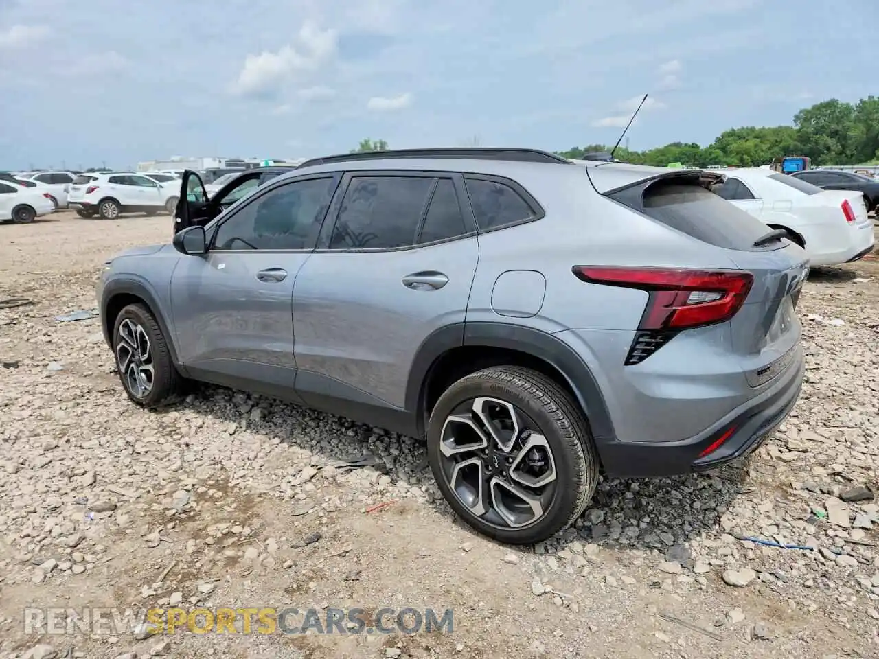 2 fotografías del automóvil dañado KL77LJEP6SC277932 CHEVROLET TRAX 2025