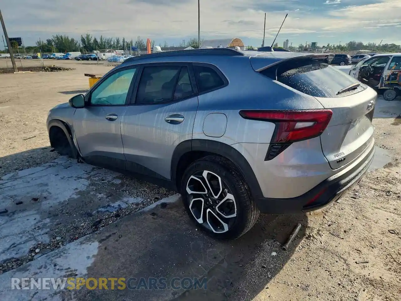 2 Фотография поврежденного автомобиля KL77LJEP9SC311670 CHEVROLET TRAX 2025