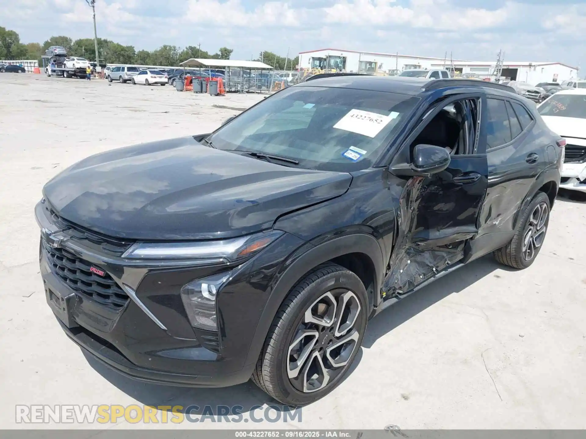2 Photograph of a damaged car KL77LJEPXSC078740 CHEVROLET TRAX 2025