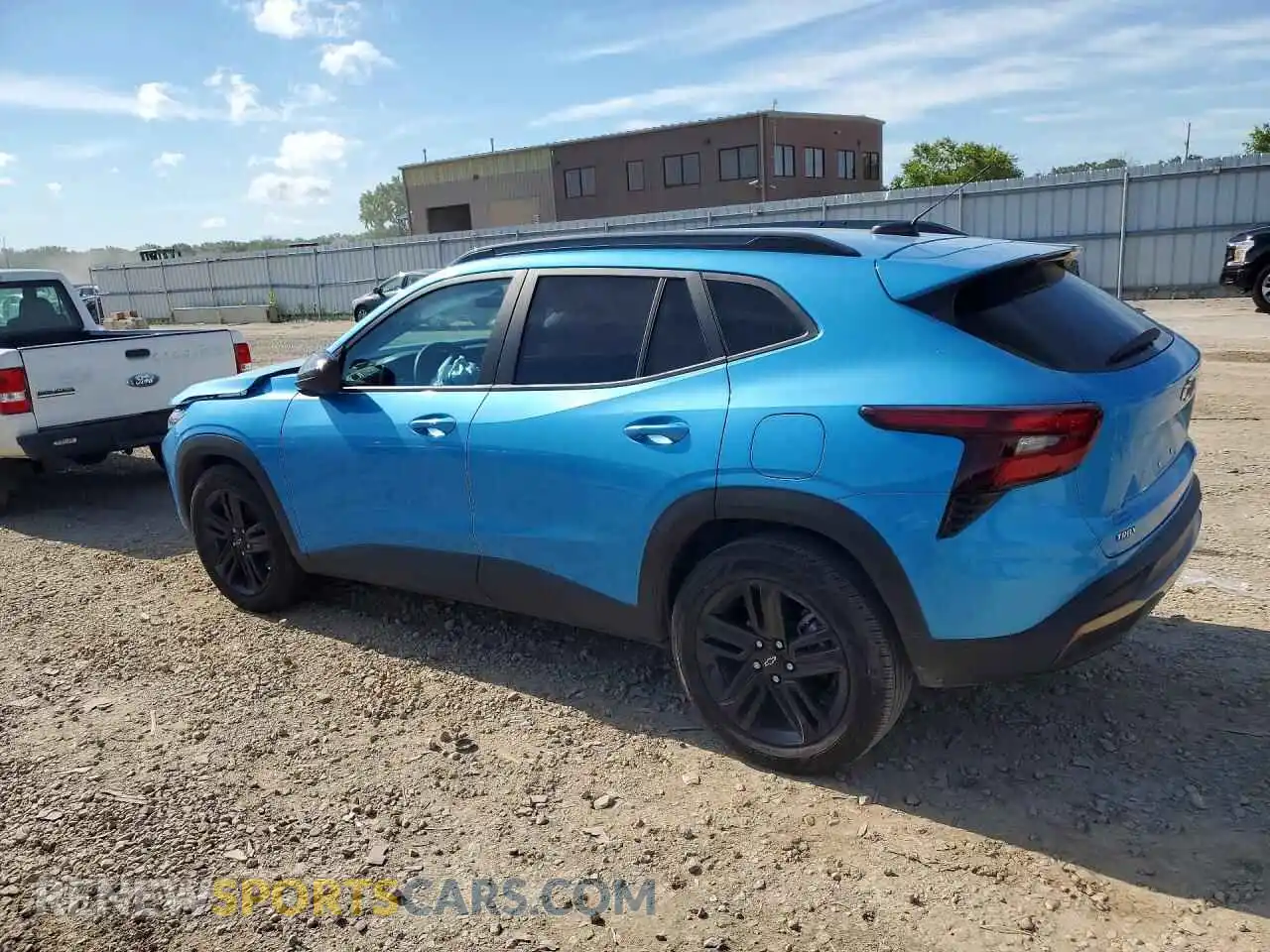 2 Фотография поврежденного автомобиля KL77LKEP0SC271758 CHEVROLET TRAX 2025