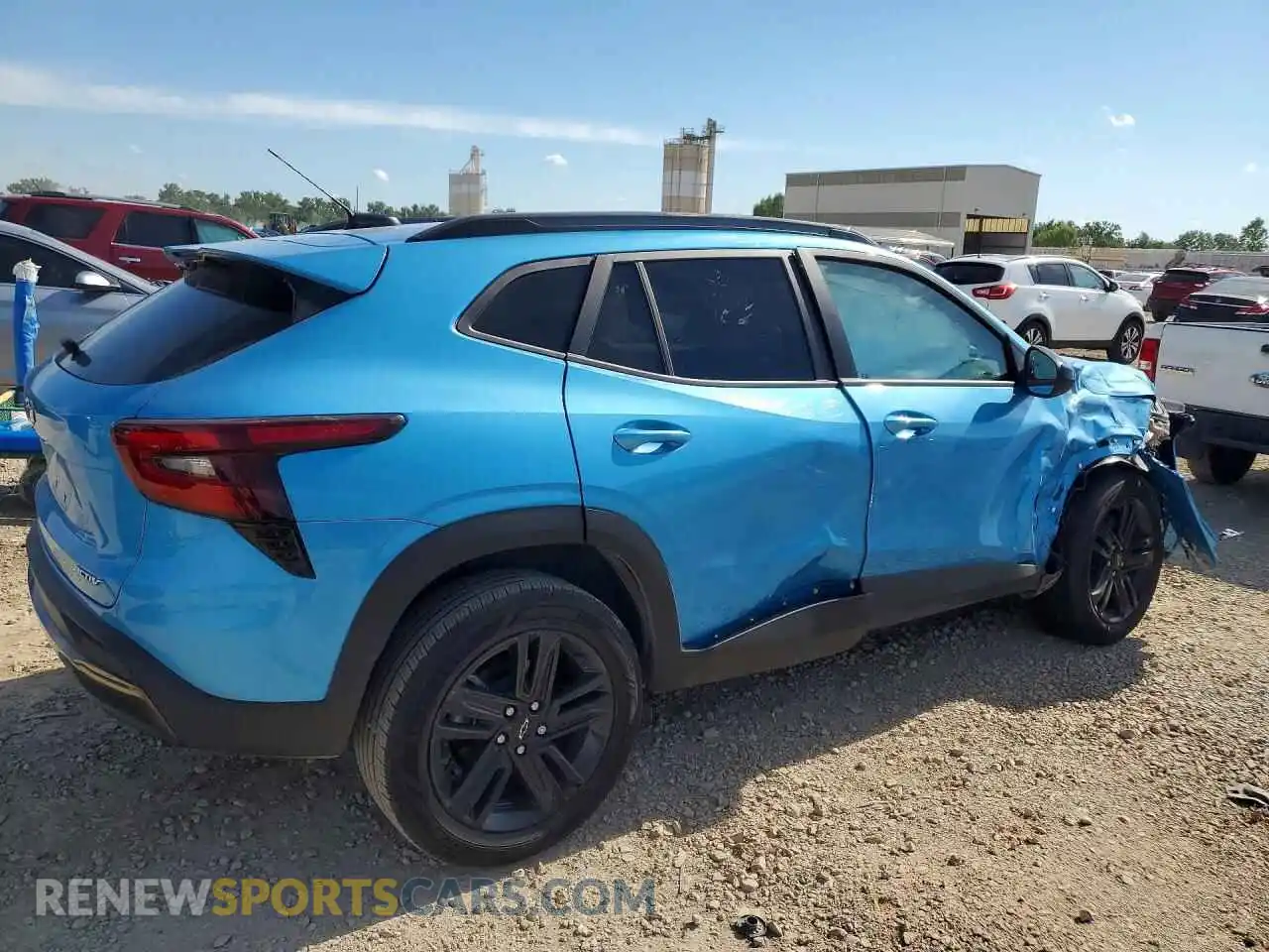 3 Фотография поврежденного автомобиля KL77LKEP0SC271758 CHEVROLET TRAX 2025