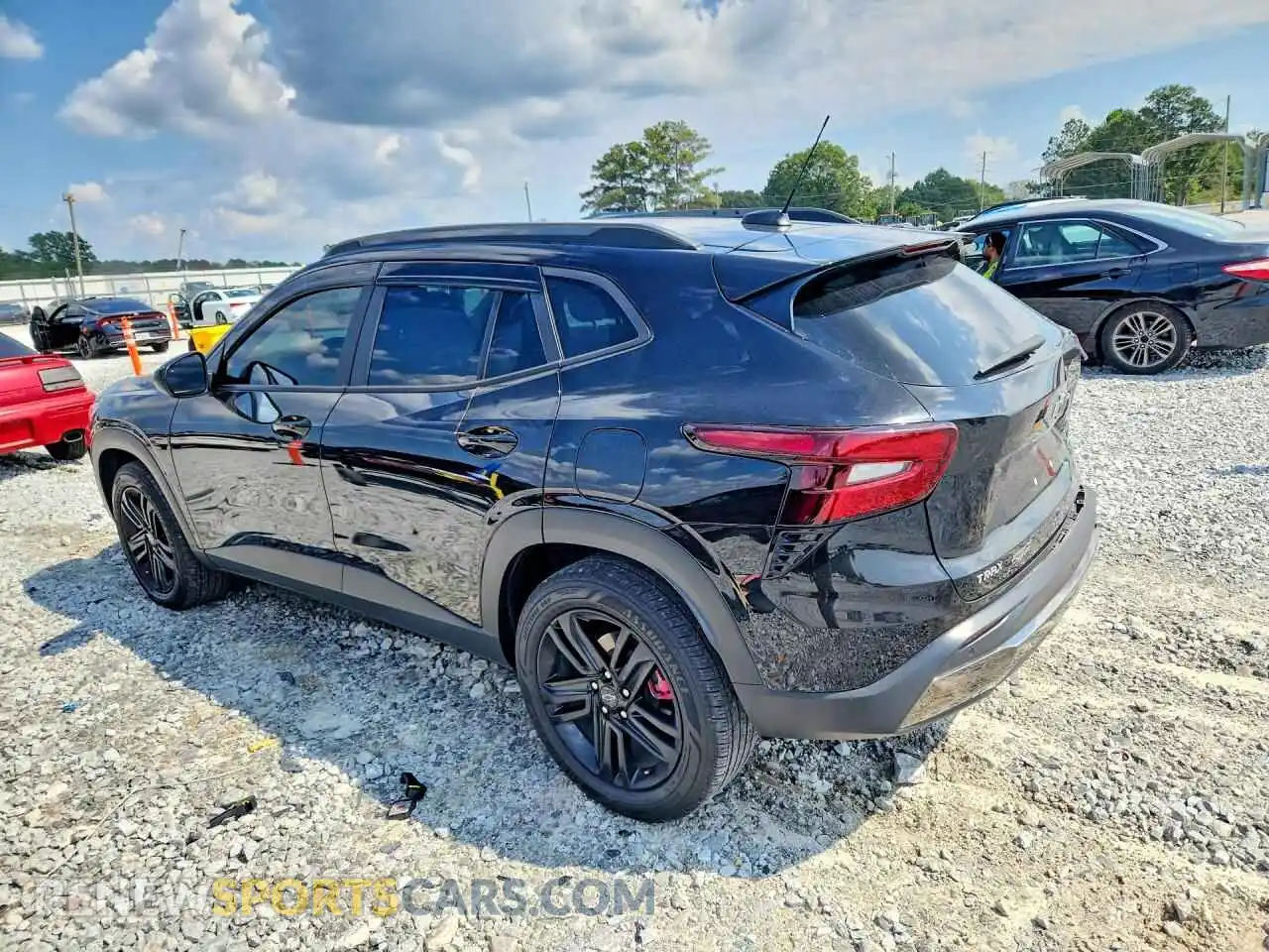 2 Фотография поврежденного автомобиля KL77LKEP1SC073125 CHEVROLET TRAX 2025