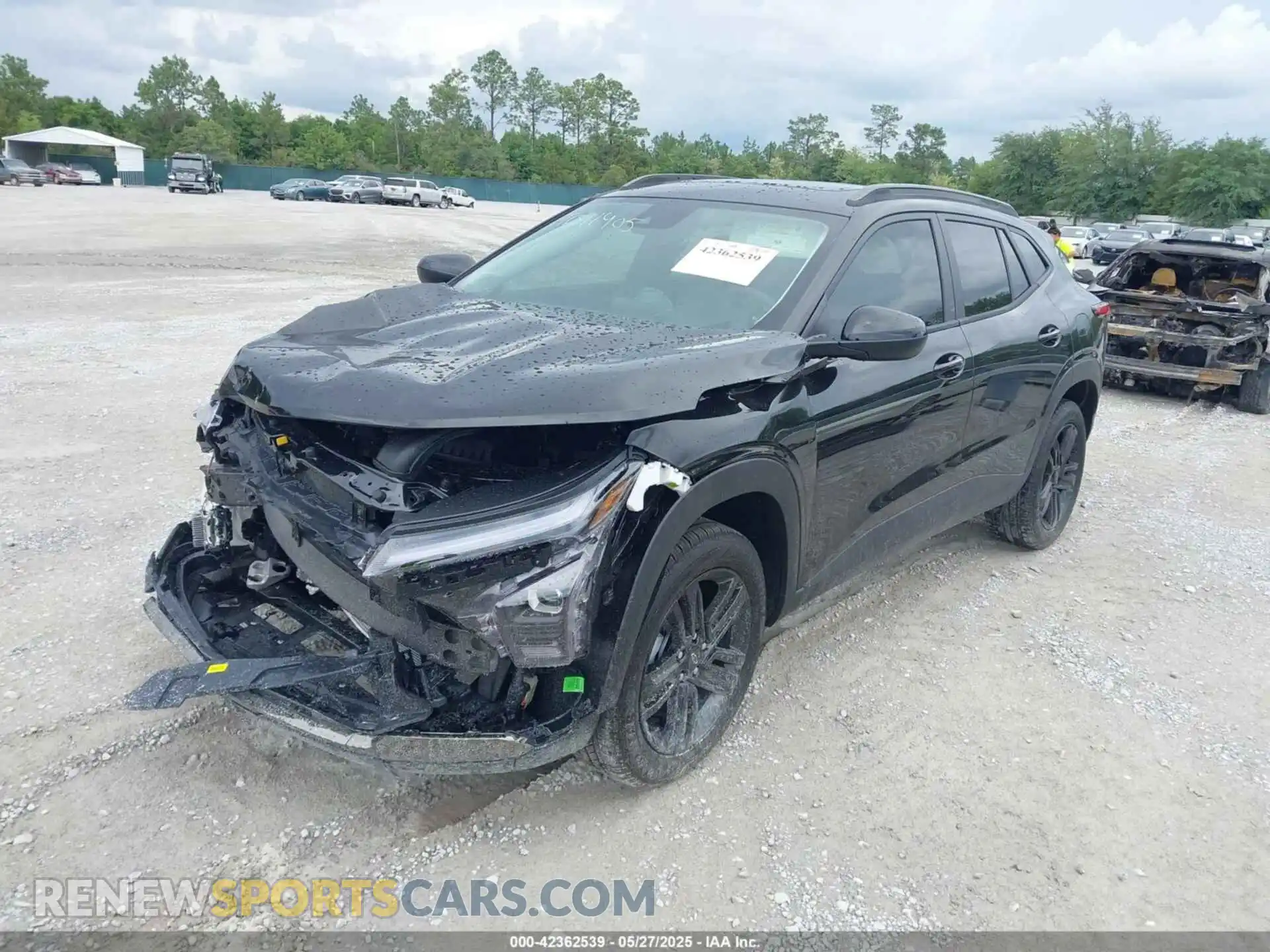 2 Photograph of a damaged car KL77LKEP1SC264026 CHEVROLET TRAX 2025