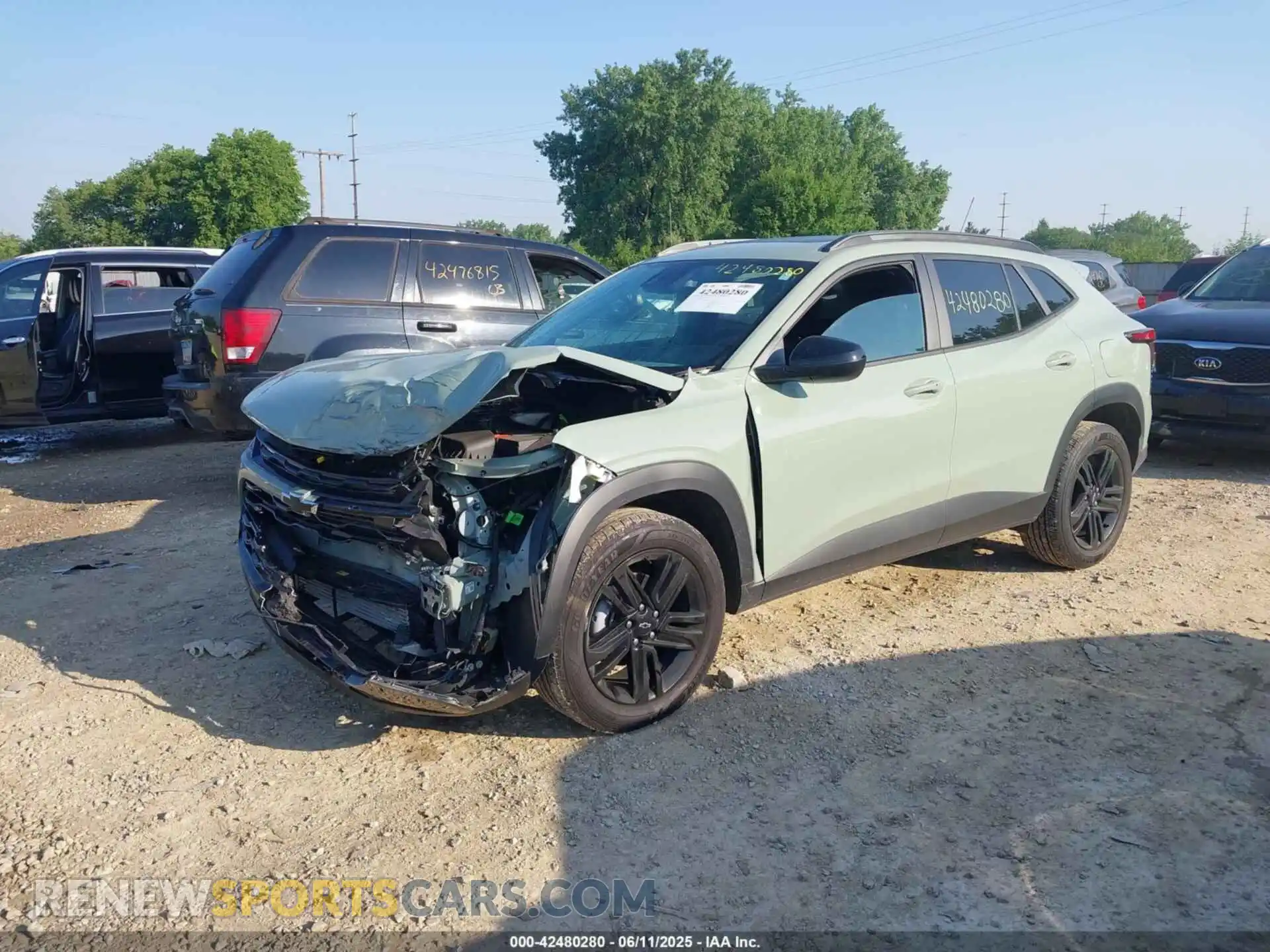 2 Photograph of a damaged car KL77LKEP3SC018076 CHEVROLET TRAX 2025