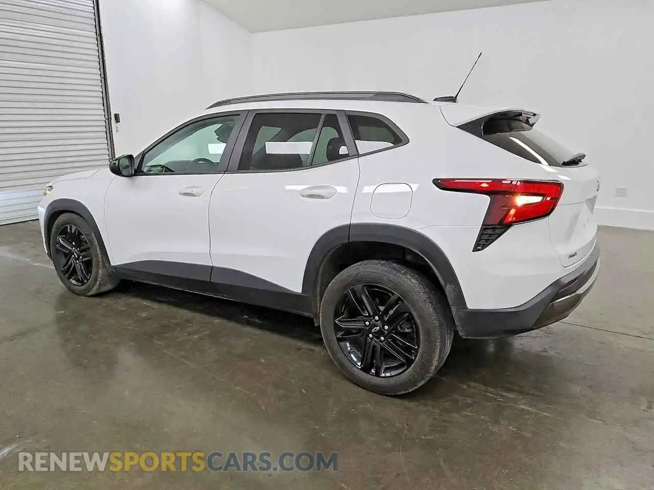 2 Фотография поврежденного автомобиля KL77LKEP3SC080853 CHEVROLET TRAX 2025