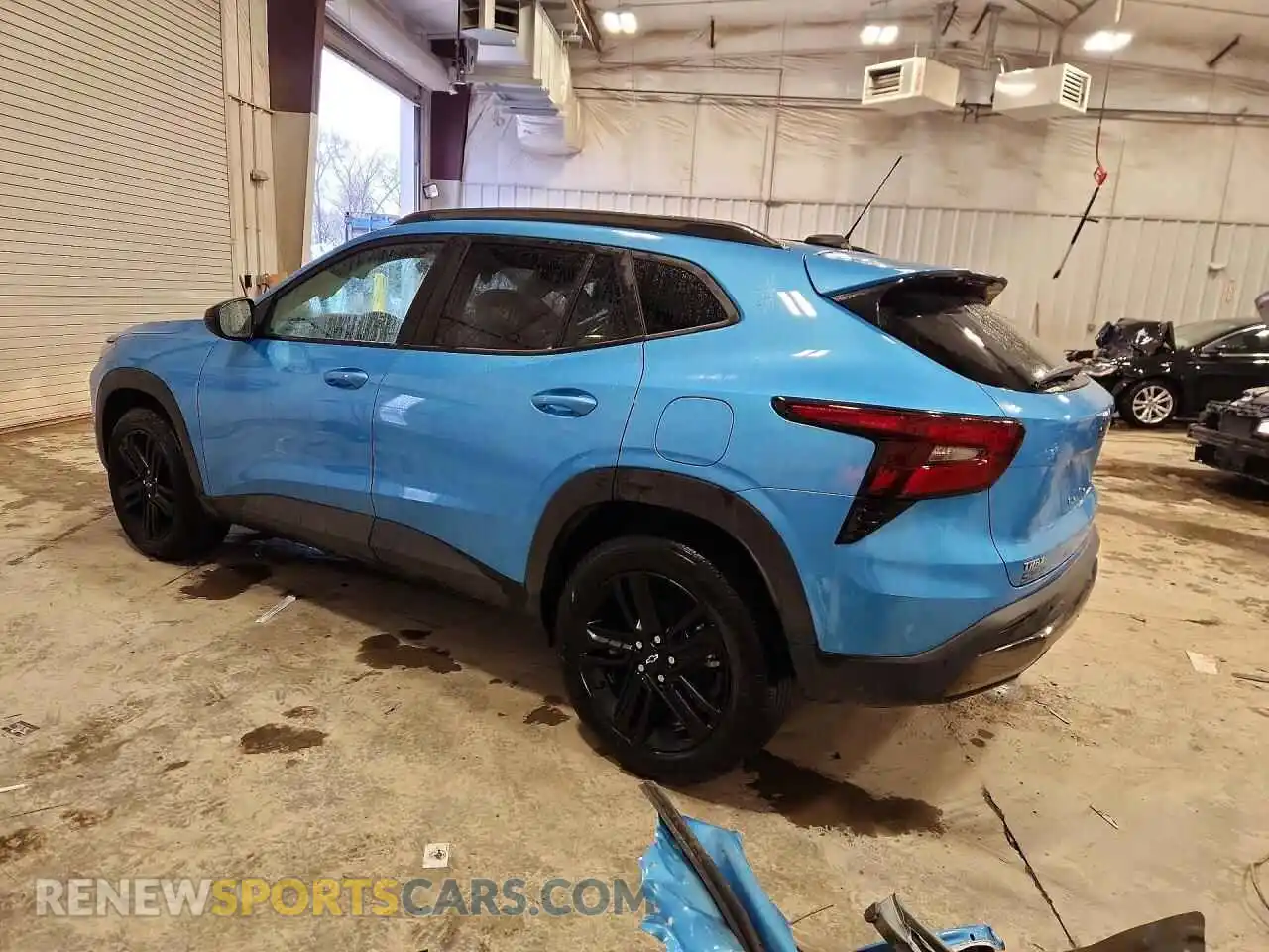2 Photograph of a damaged car KL77LKEP4SC104996 CHEVROLET TRAX 2025