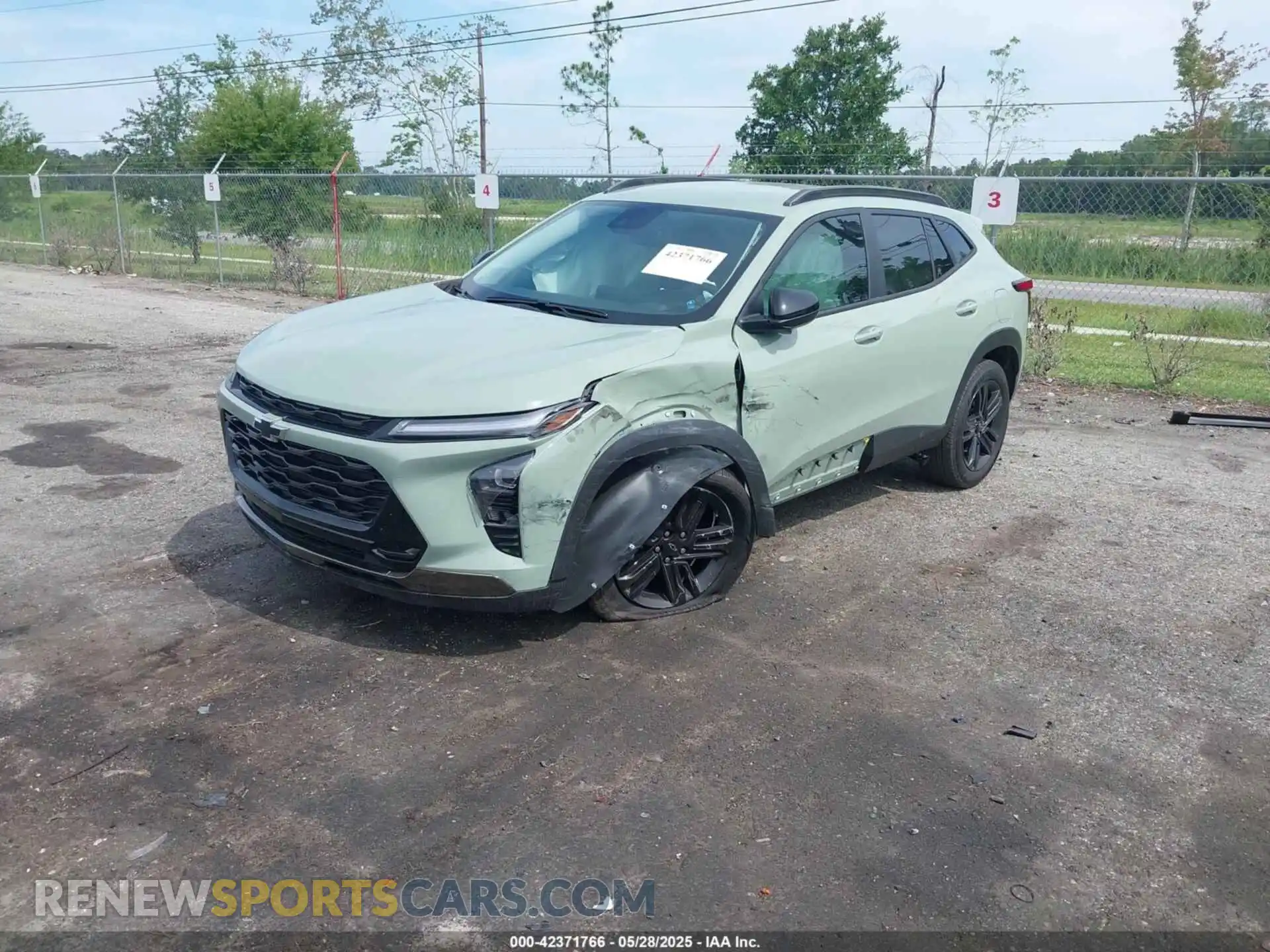 2 fotografías del automóvil dañado KL77LKEP4SC192318 CHEVROLET TRAX 2025