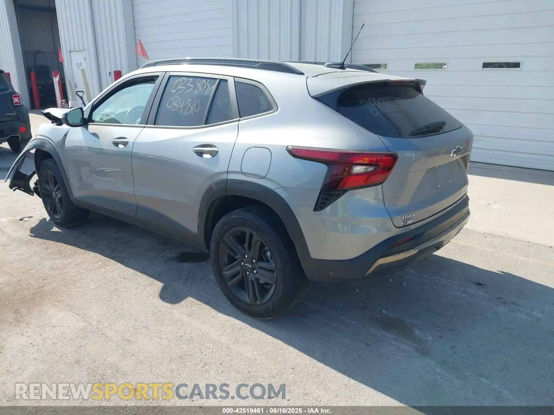 3 Фотография поврежденного автомобиля KL77LKEP8SC034810 CHEVROLET TRAX 2025