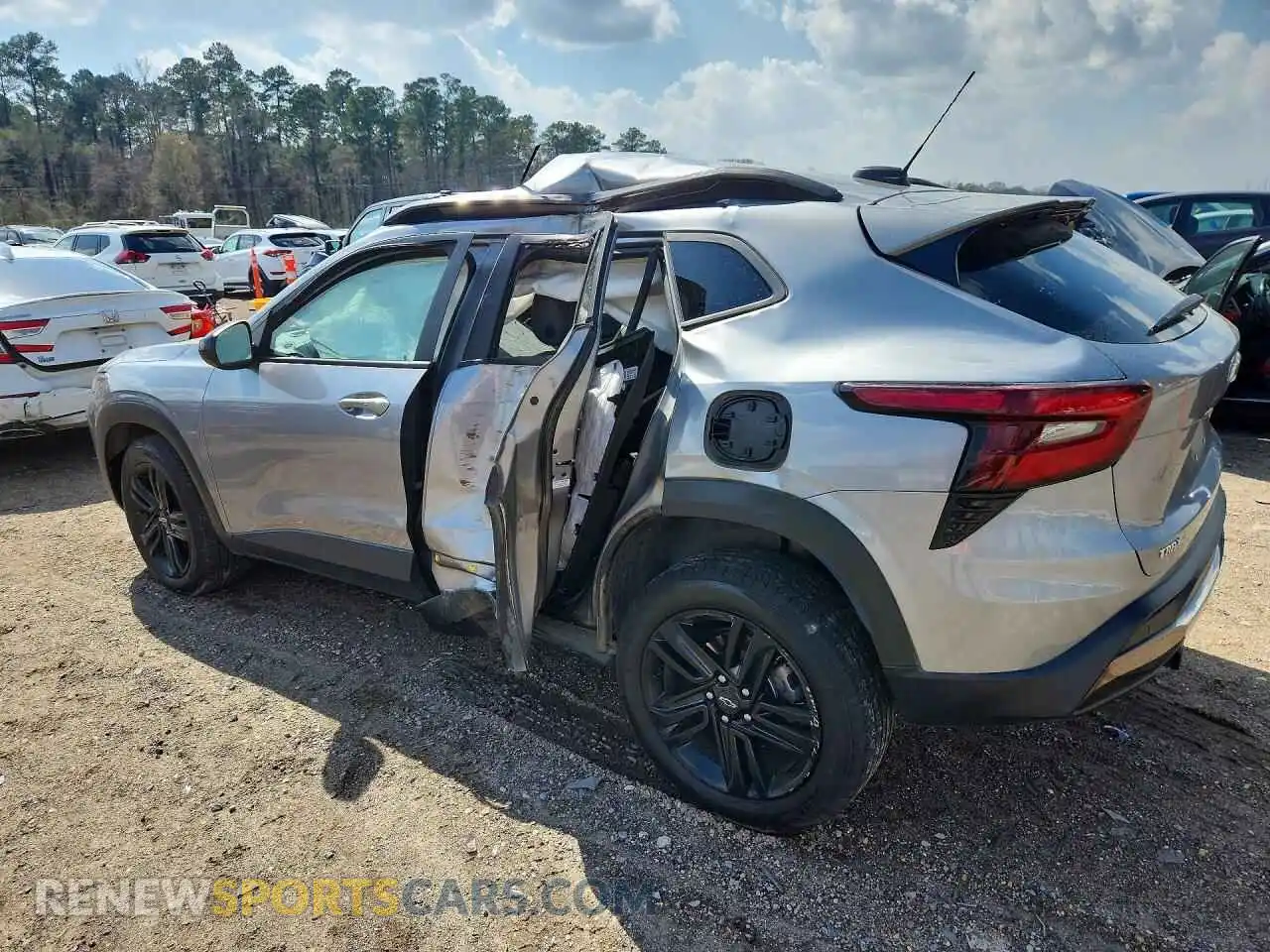 2 Photograph of a damaged car KL77LKEP9SC121521 CHEVROLET TRAX 2025
