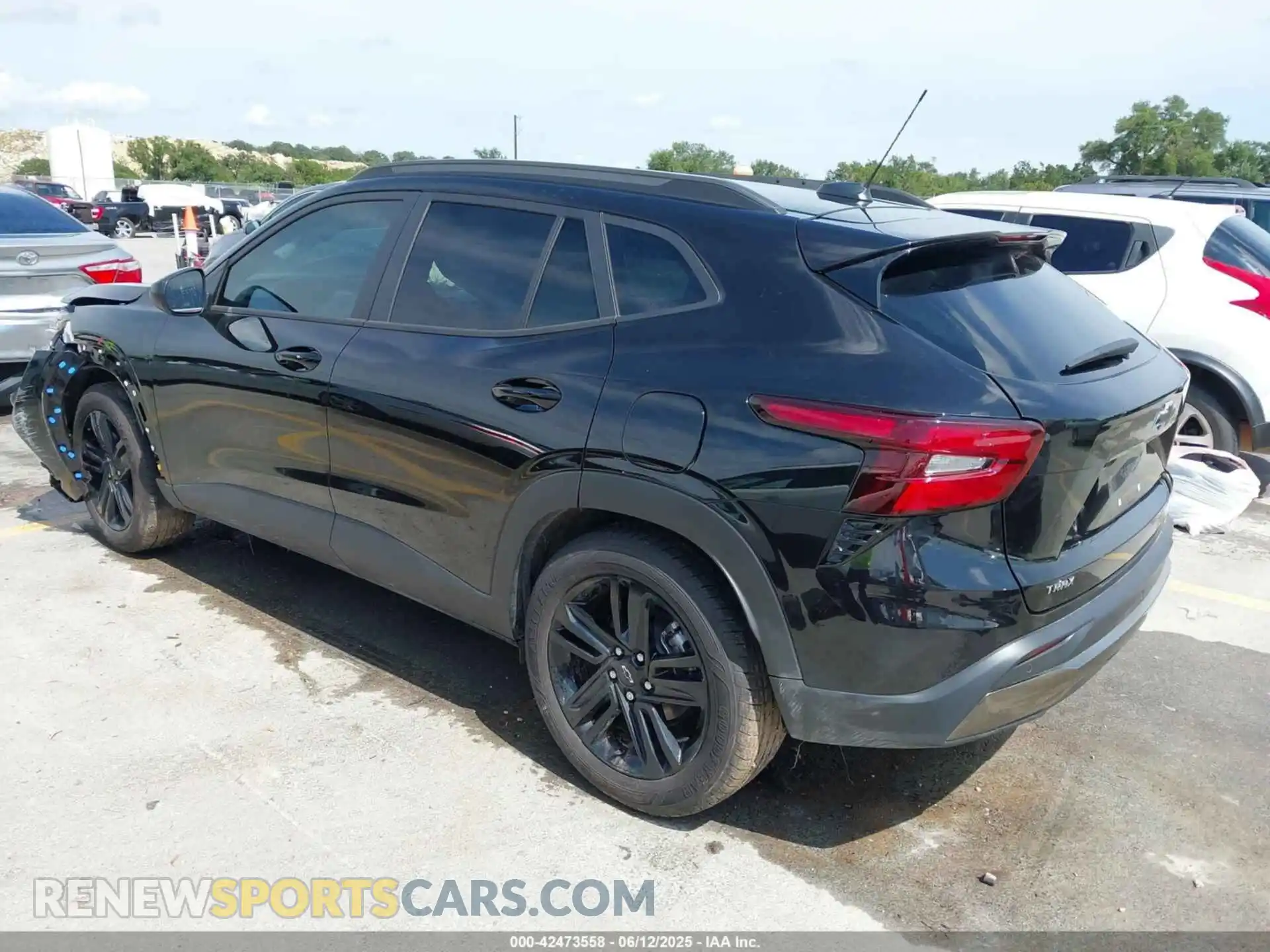 3 Photograph of a damaged car KL77LKEP9SC207332 CHEVROLET TRAX 2025