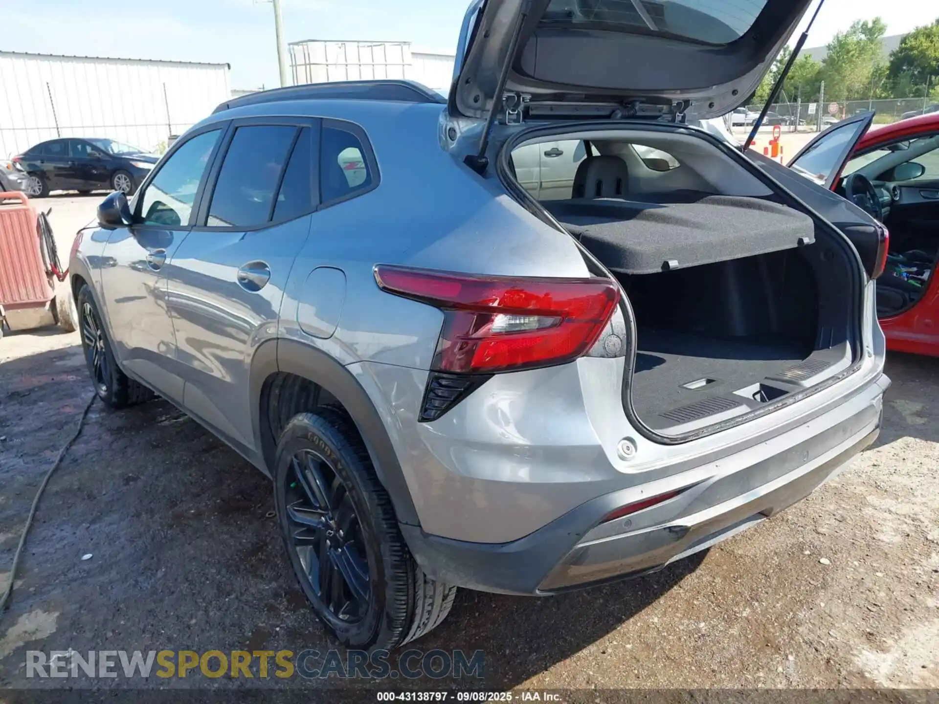 3 Photograph of a damaged car KL77LKEPXSC060261 CHEVROLET TRAX 2025