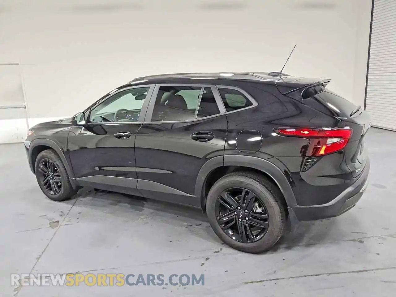 2 fotografías del automóvil dañado KL77LKEPXSC123682 CHEVROLET TRAX 2025