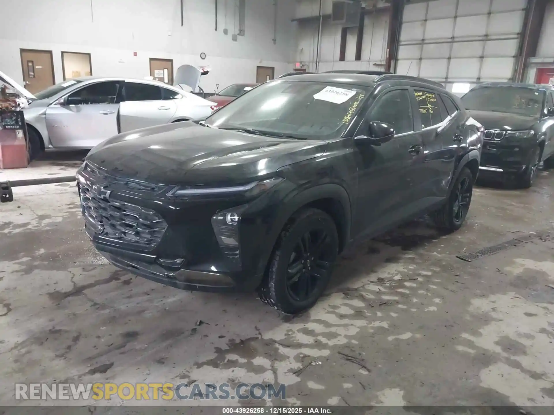 2 Фотография поврежденного автомобиля KL77LKEPXSC158836 CHEVROLET TRAX 2025