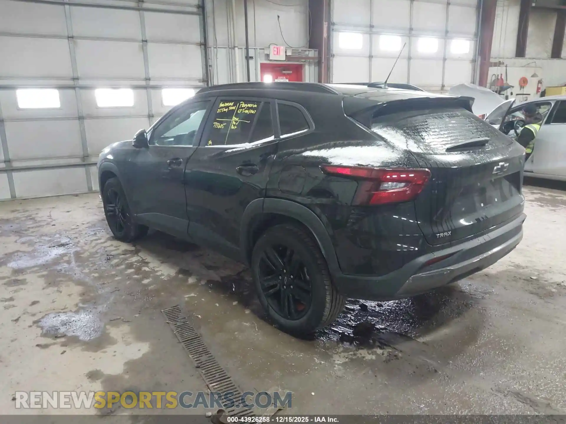 3 Фотография поврежденного автомобиля KL77LKEPXSC158836 CHEVROLET TRAX 2025