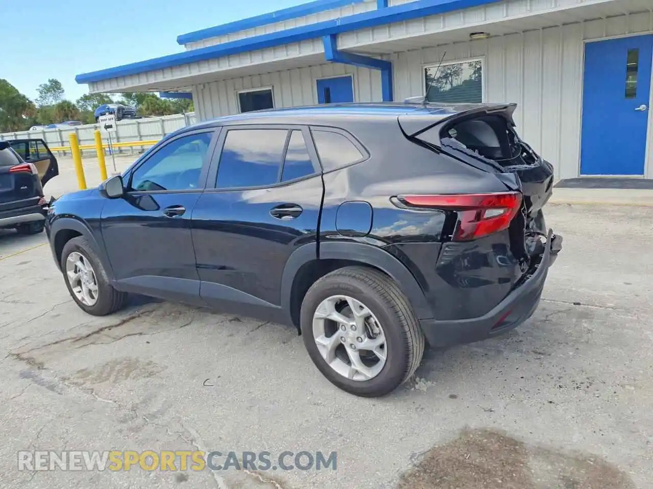 2 Photograph of a damaged car KL77LFEP0TC110884 CHEVROLET TRAX 2026