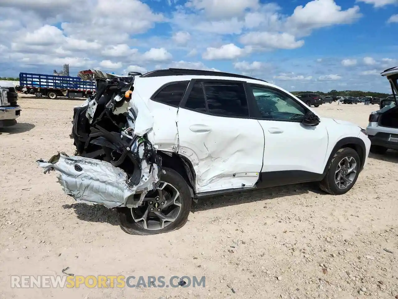 3 Фотография поврежденного автомобиля KL77LHEP0TC142276 CHEVROLET TRAX 2026
