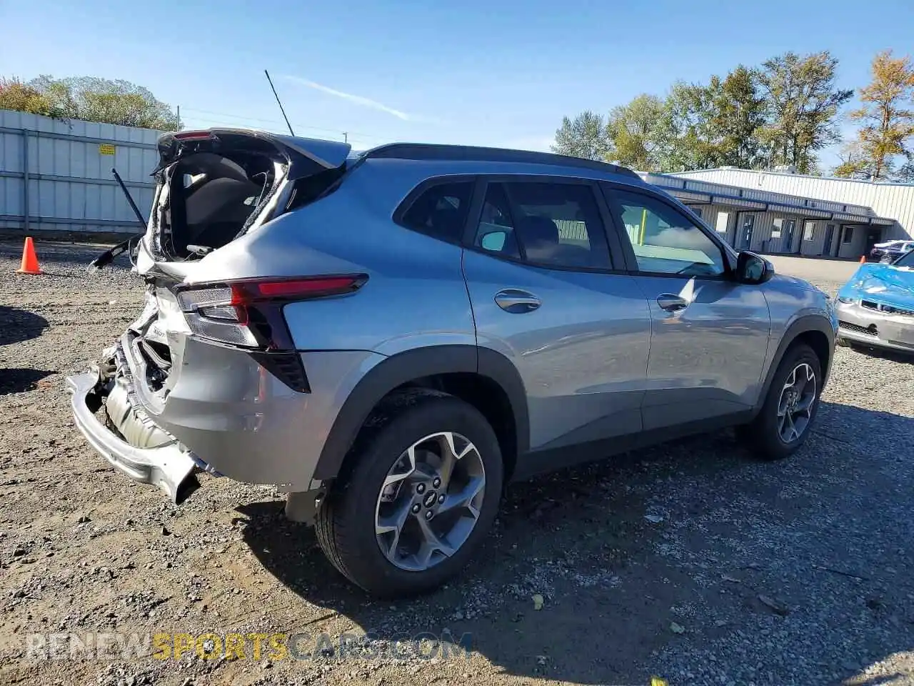 3 Фотография поврежденного автомобиля KL77LHEP0TC246136 CHEVROLET TRAX 2026