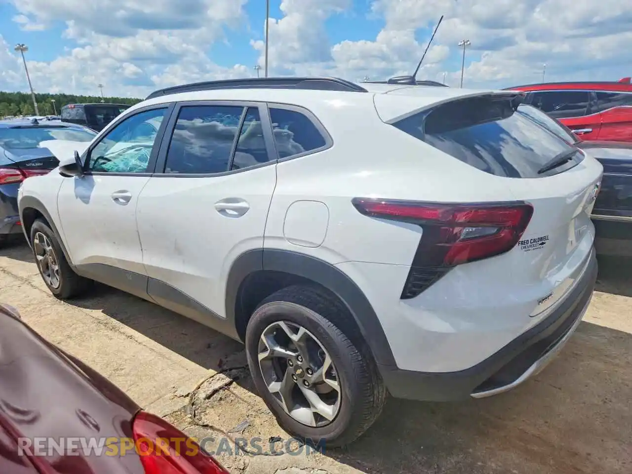 2 Фотография поврежденного автомобиля KL77LHEP1TC147664 CHEVROLET TRAX 2026