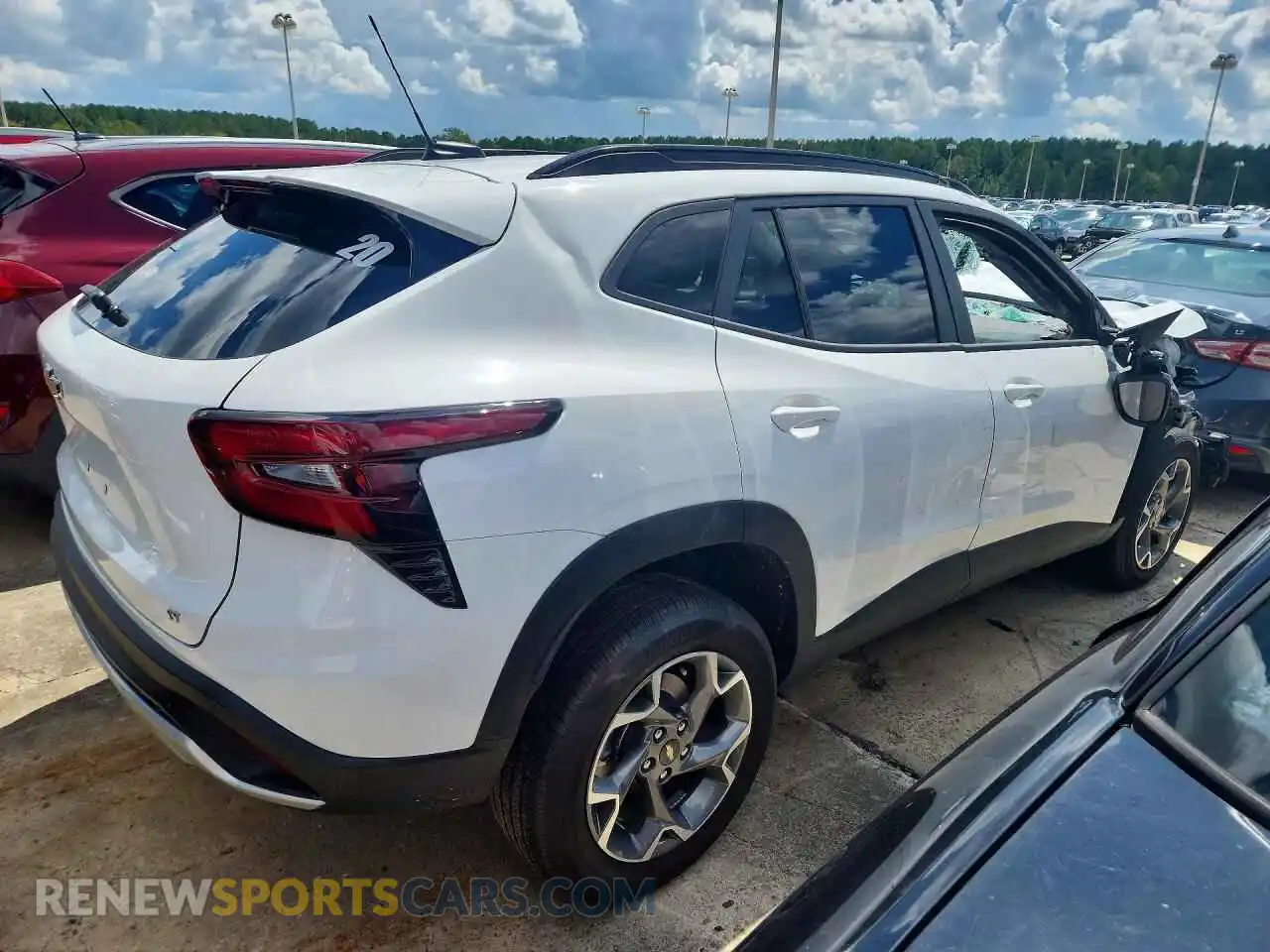 3 Фотография поврежденного автомобиля KL77LHEP1TC147664 CHEVROLET TRAX 2026
