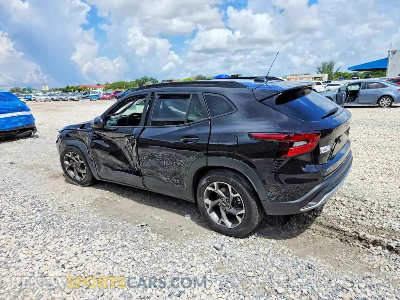 2 Фотография поврежденного автомобиля KL77LHEP2TC221612 CHEVROLET TRAX 2026