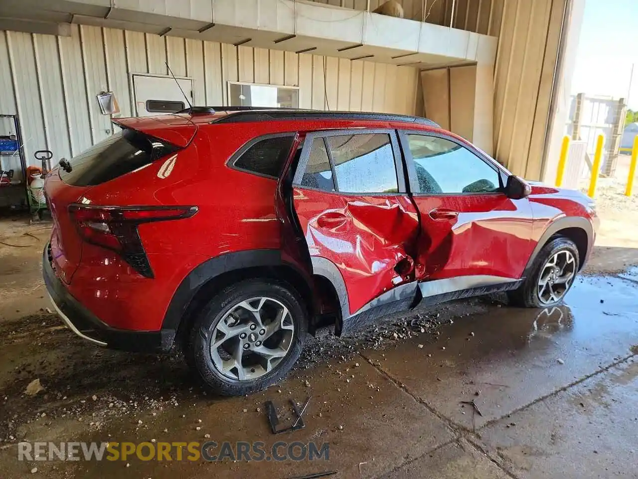 3 Фотография поврежденного автомобиля KL77LHEP4TC033903 CHEVROLET TRAX 2026