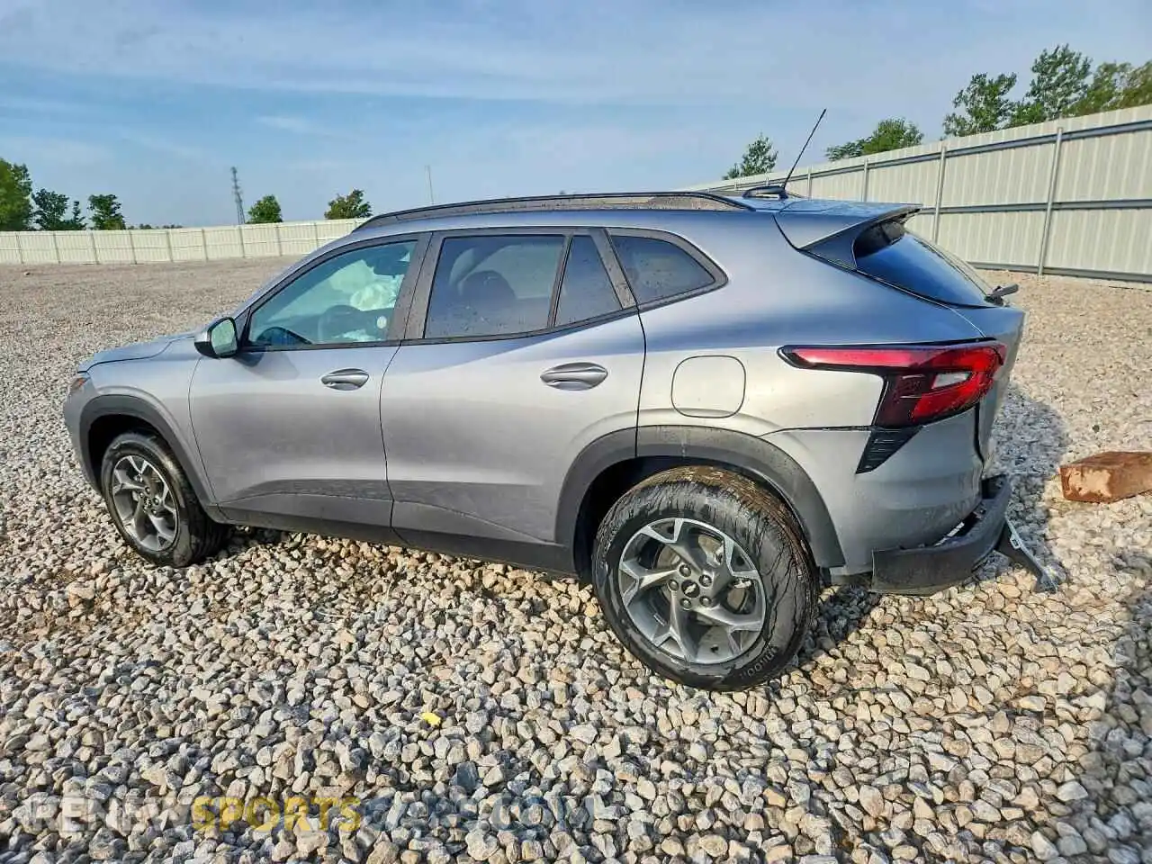 2 fotografías del automóvil dañado KL77LHEP4TC190329 CHEVROLET TRAX 2026