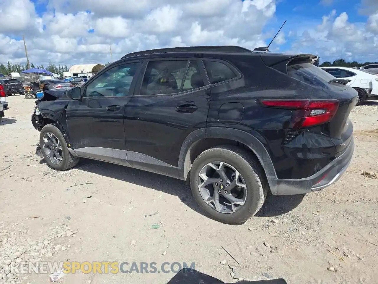 2 Фотография поврежденного автомобиля KL77LHEP5TC261814 CHEVROLET TRAX 2026