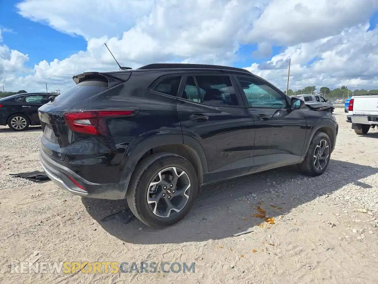 3 Фотография поврежденного автомобиля KL77LHEP5TC261814 CHEVROLET TRAX 2026