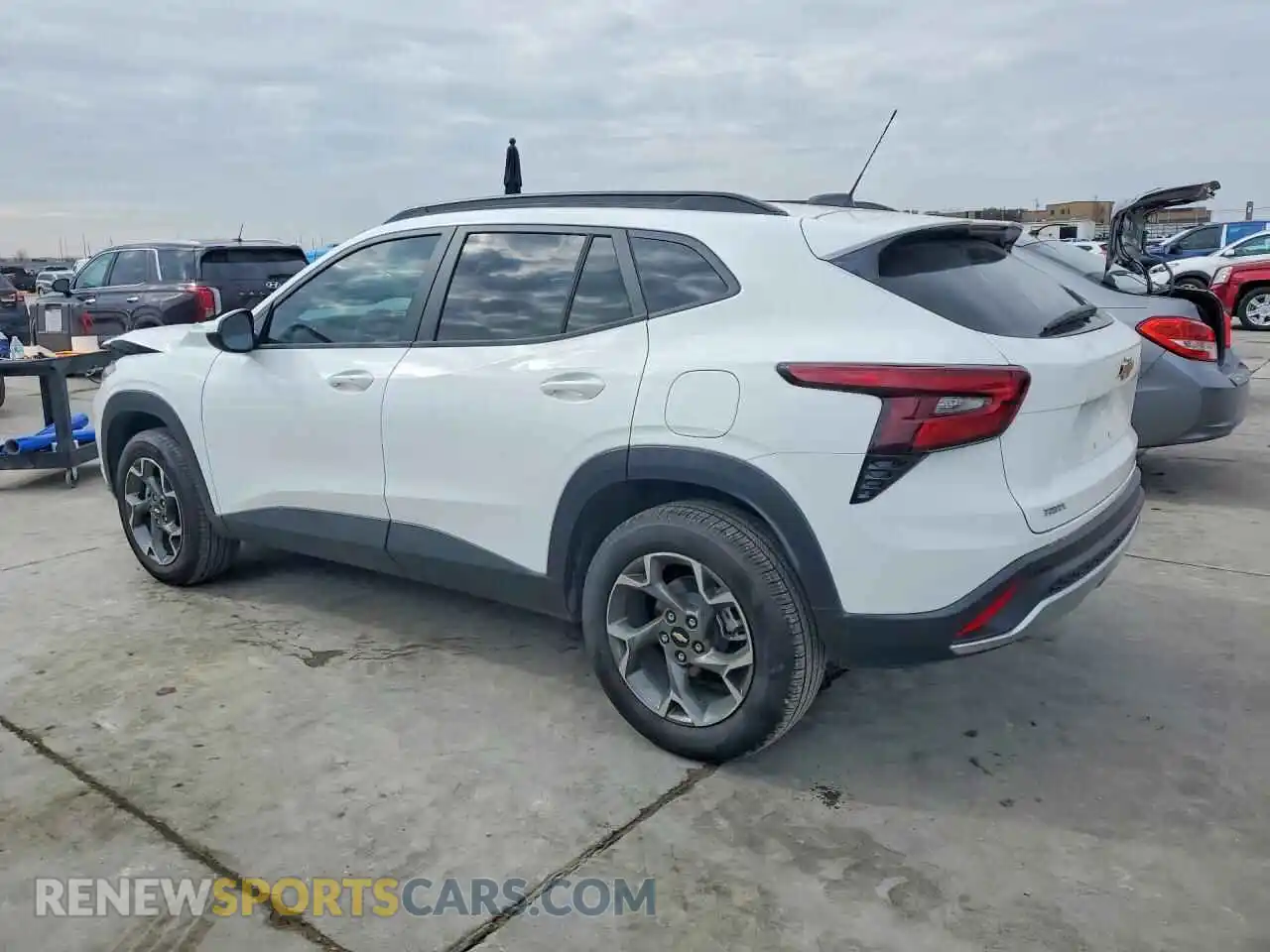 2 Photograph of a damaged car KL77LHEP6TC018898 CHEVROLET TRAX 2026