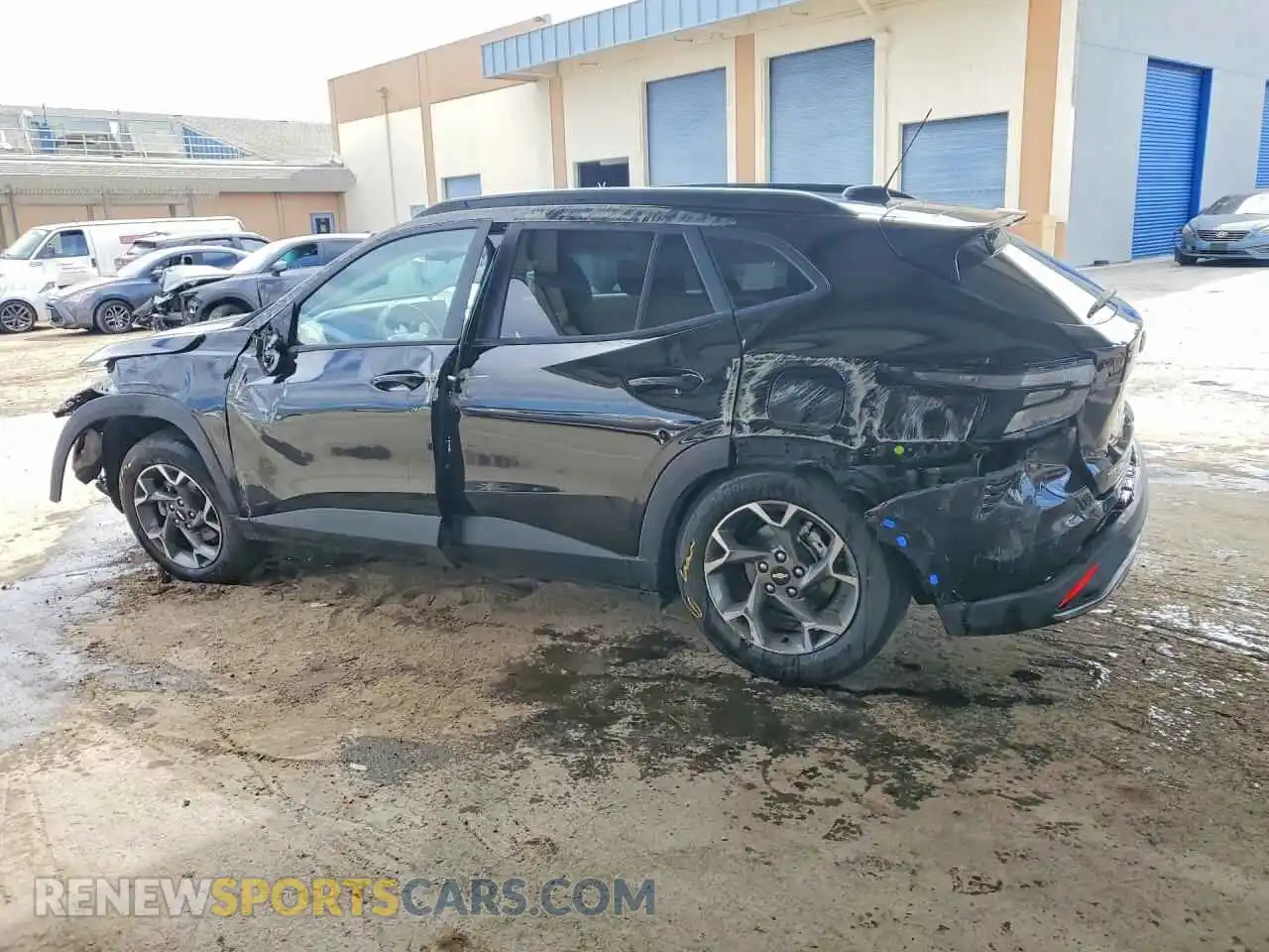 2 fotografías del automóvil dañado KL77LHEP6TC133596 CHEVROLET TRAX 2026
