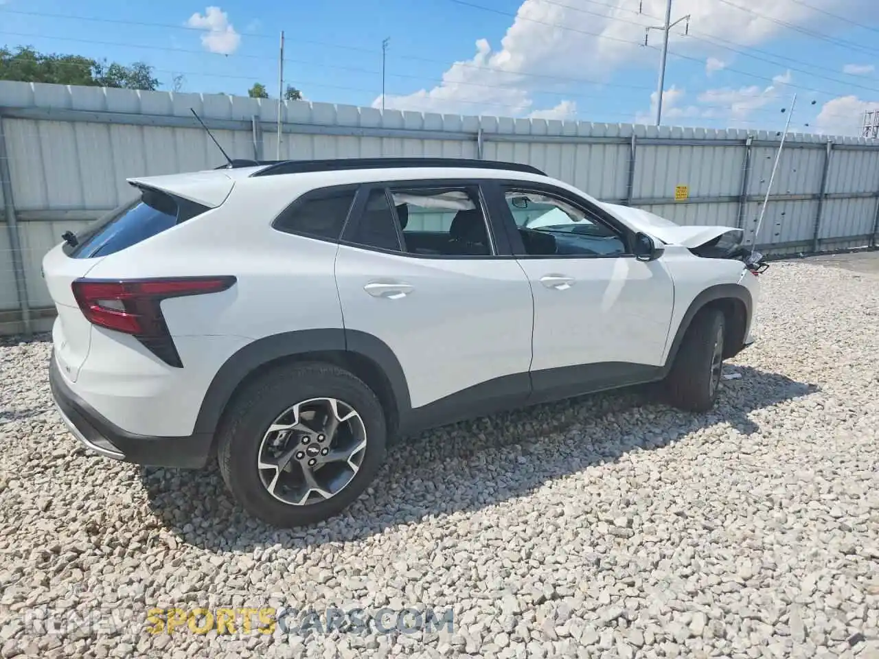 3 Photograph of a damaged car KL77LHEP6TC140841 CHEVROLET TRAX 2026
