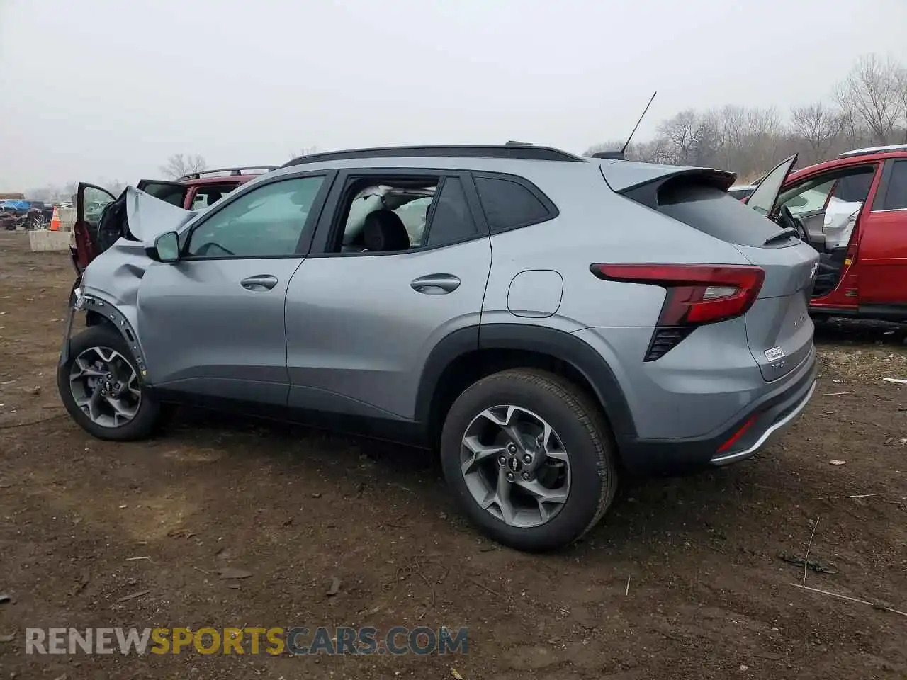 2 Фотография поврежденного автомобиля KL77LHEP7TC063025 CHEVROLET TRAX 2026