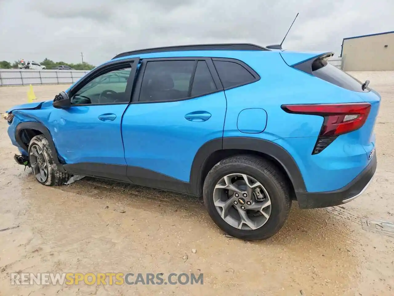 2 Photograph of a damaged car KL77LHEP8TC042569 CHEVROLET TRAX 2026