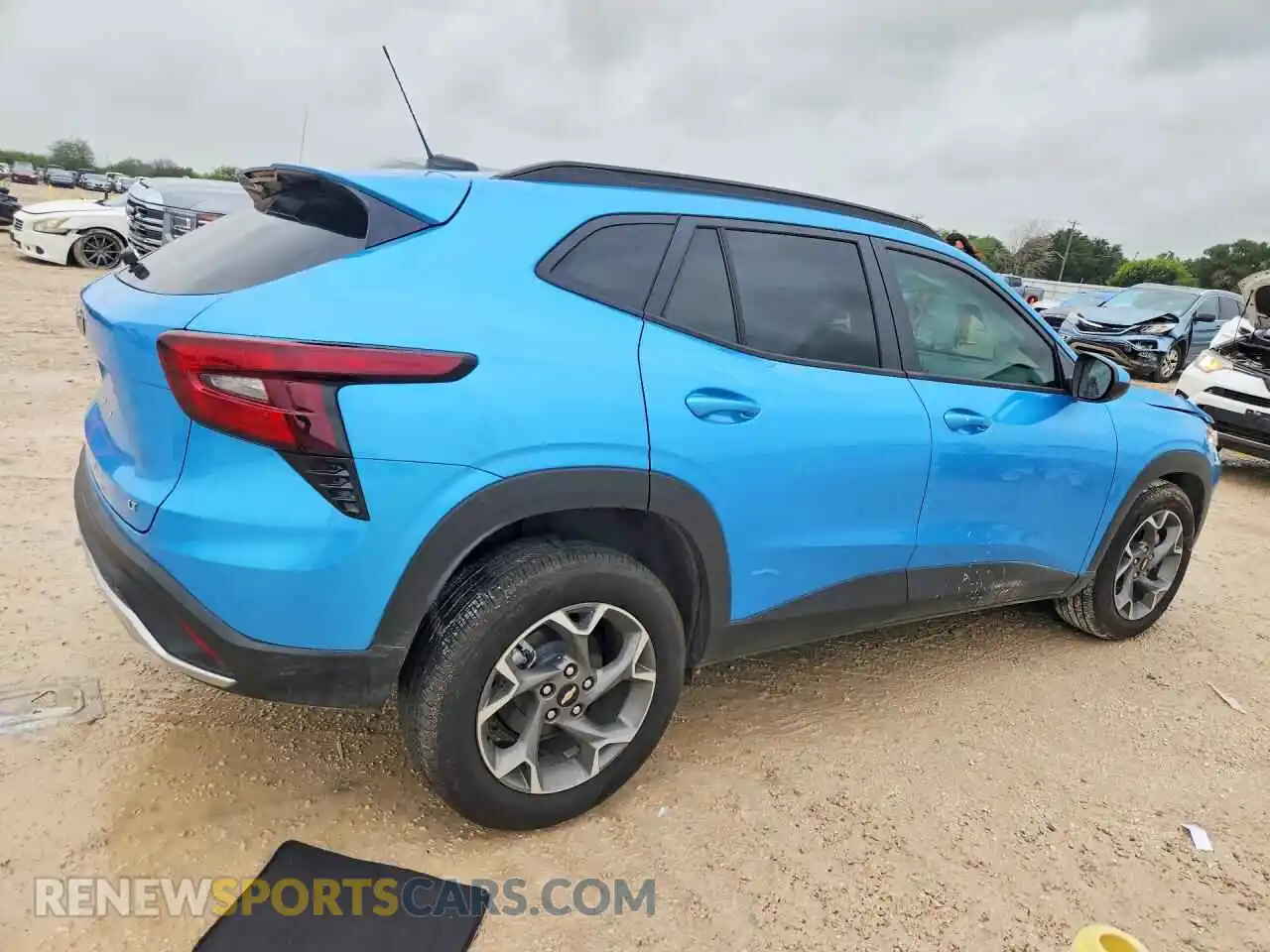 3 Photograph of a damaged car KL77LHEP8TC042569 CHEVROLET TRAX 2026