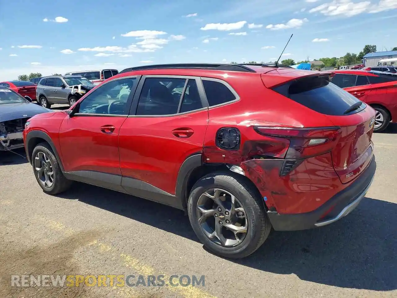 2 Фотография поврежденного автомобиля KL77LHEP8TC093179 CHEVROLET TRAX 2026