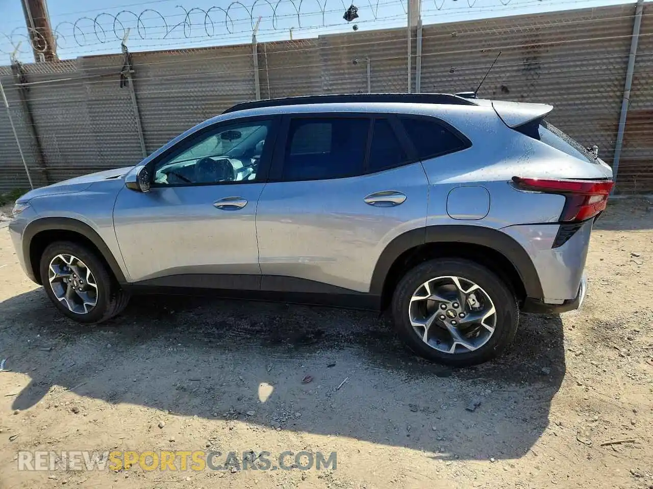 2 Фотография поврежденного автомобиля KL77LHEP9TC120681 CHEVROLET TRAX 2026