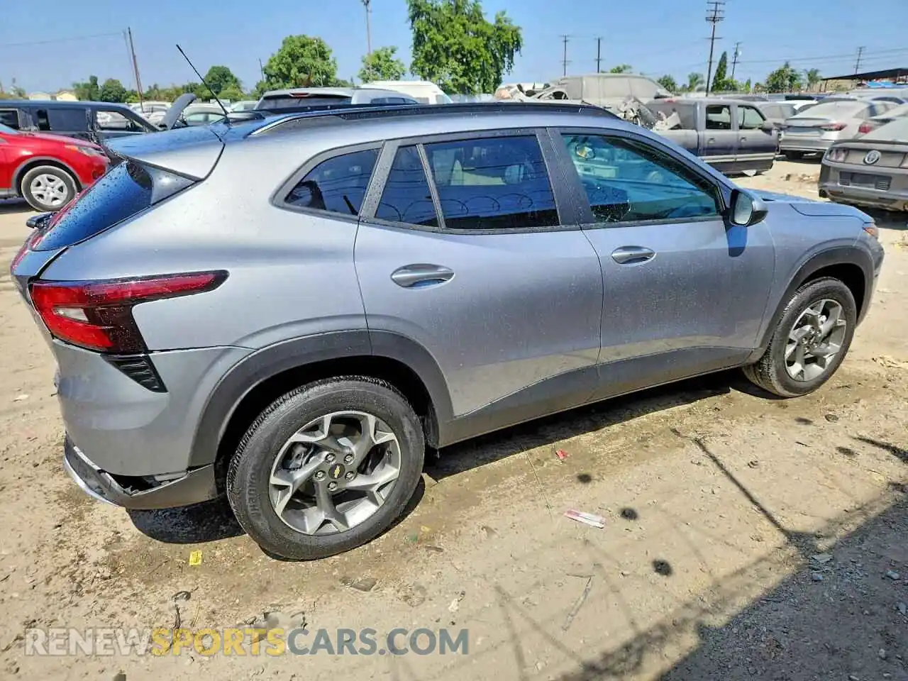 3 Фотография поврежденного автомобиля KL77LHEP9TC120681 CHEVROLET TRAX 2026