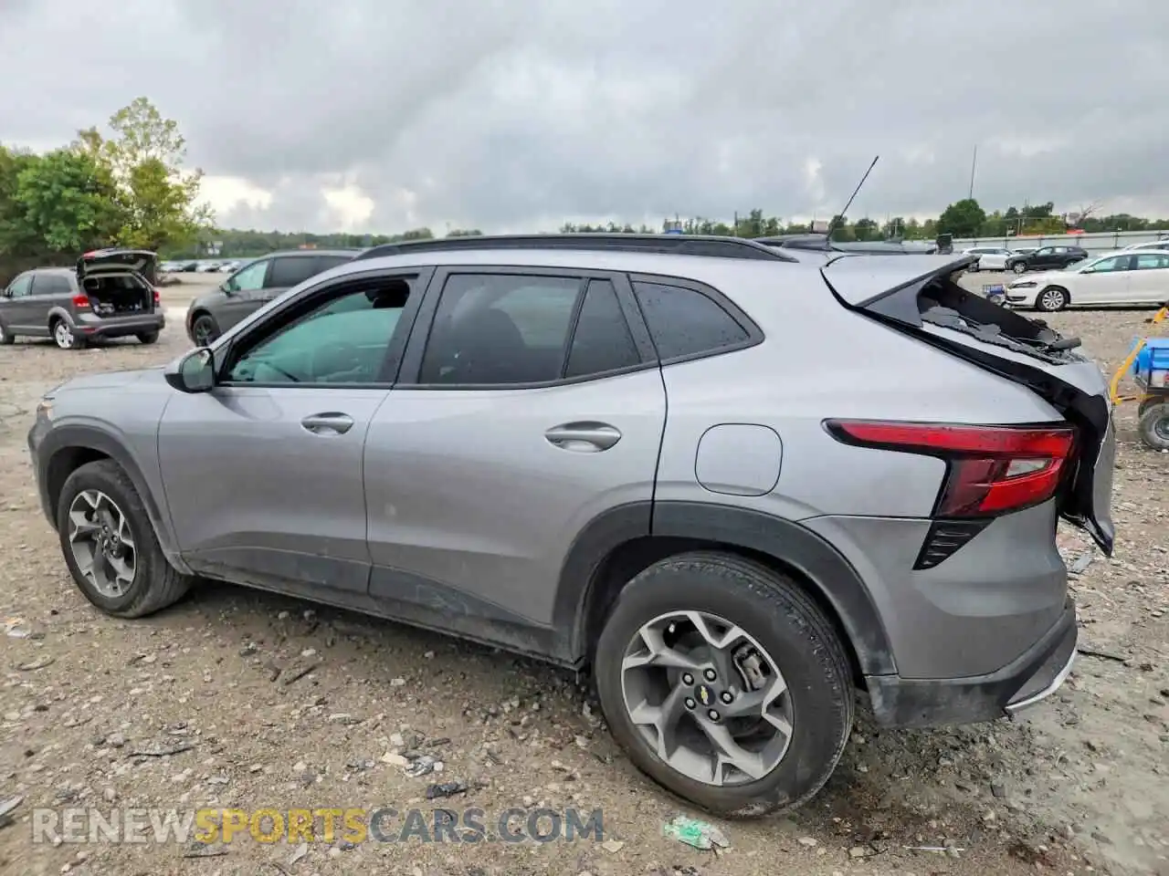2 fotografías del automóvil dañado KL77LHEPXTC046008 CHEVROLET TRAX 2026