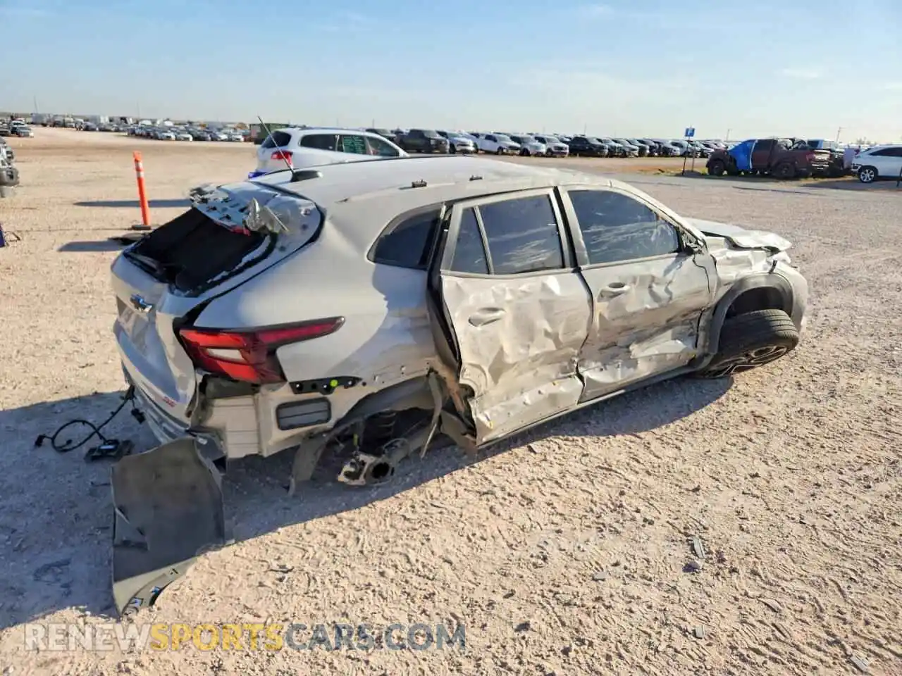3 Фотография поврежденного автомобиля KL77LJEPXTC008446 CHEVROLET TRAX 2026