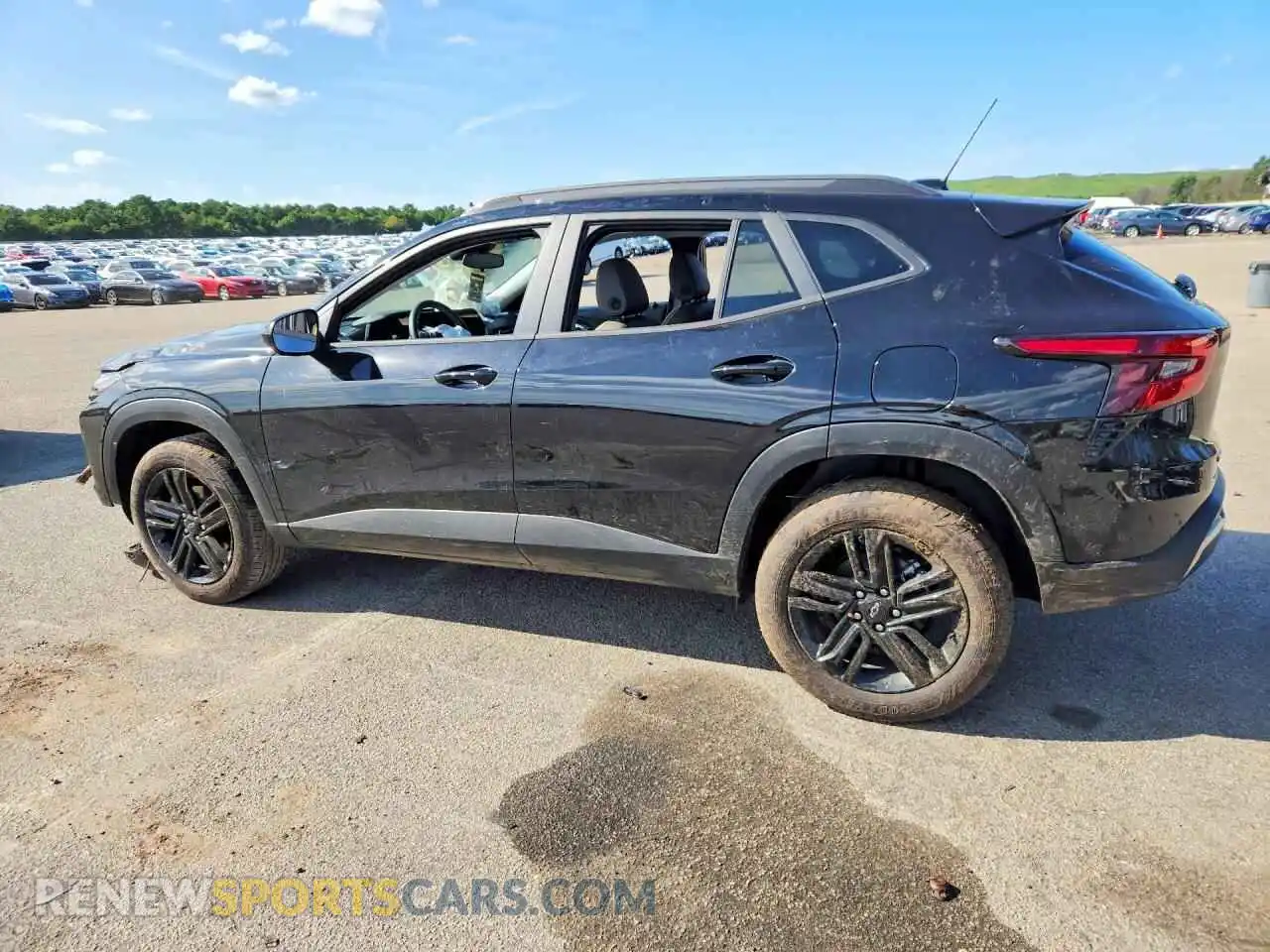 2 fotografías del automóvil dañado KL77LKEP0TC160208 CHEVROLET TRAX 2026