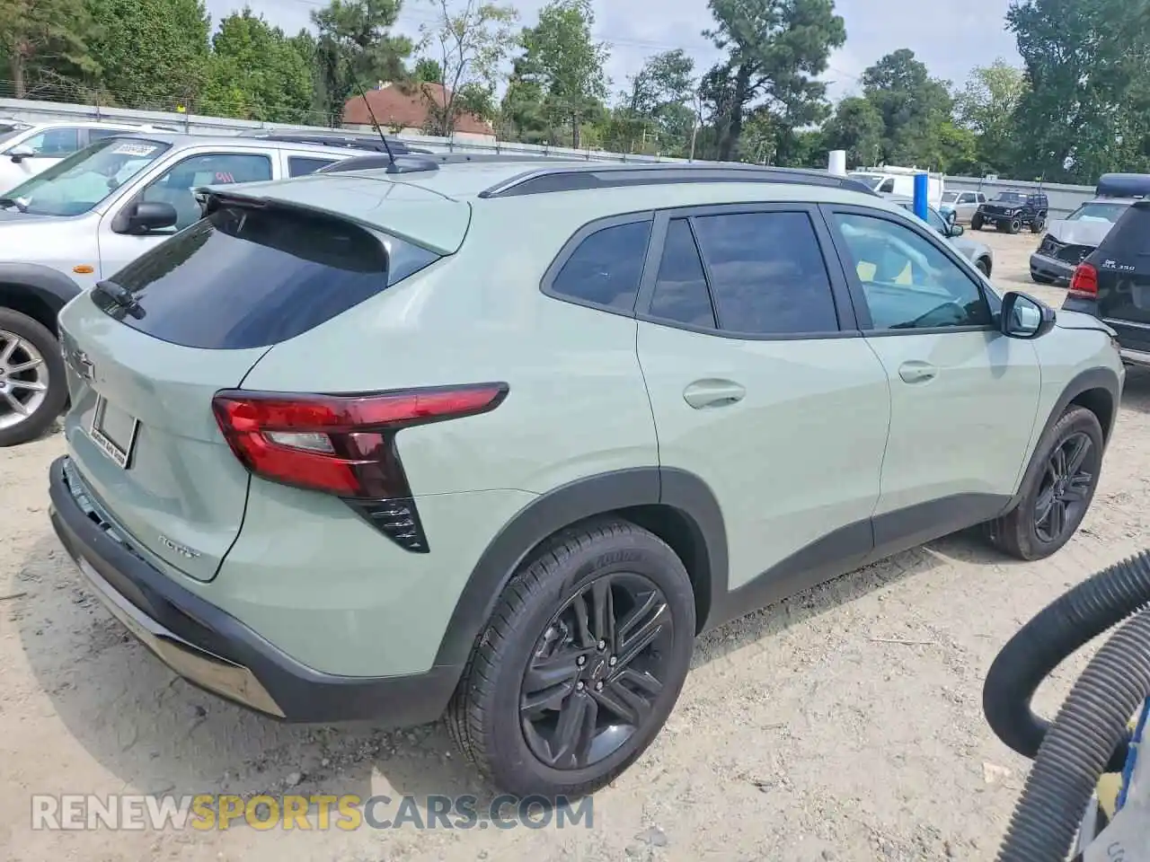3 fotografías del automóvil dañado KL77LKEP9TC186659 CHEVROLET TRAX 2026