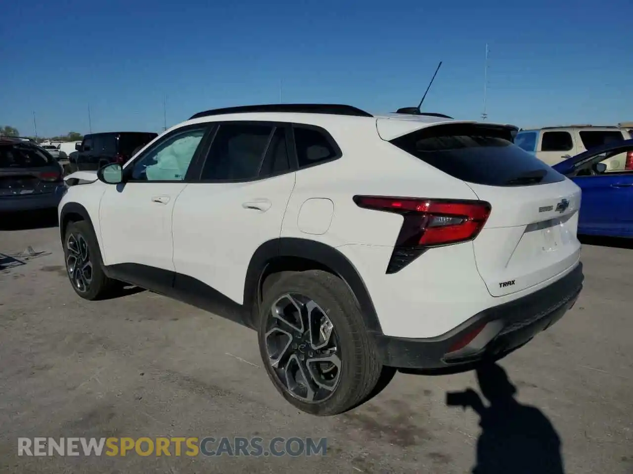2 Фотография поврежденного автомобиля KL77LJE23RC019429 CHEVROLET TRAX 2RS 2024