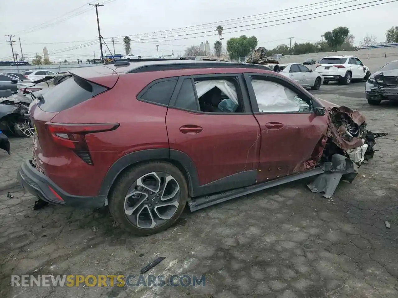 3 Фотография поврежденного автомобиля KL77LJE25RC163080 CHEVROLET TRAX 2RS 2024