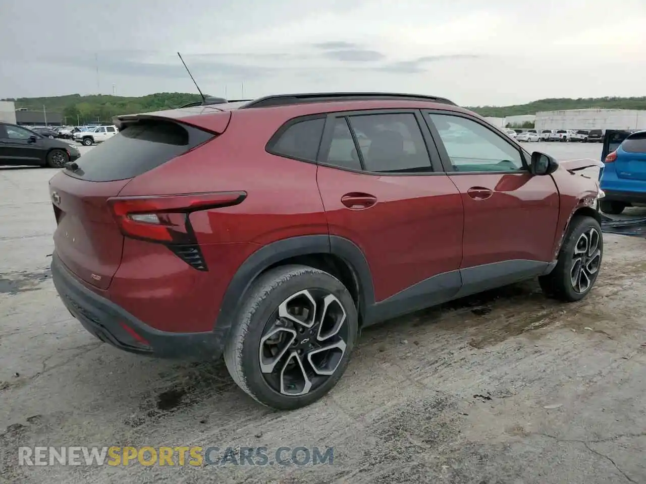 3 Фотография поврежденного автомобиля KL77LJE26RC002091 CHEVROLET TRAX 2RS 2024