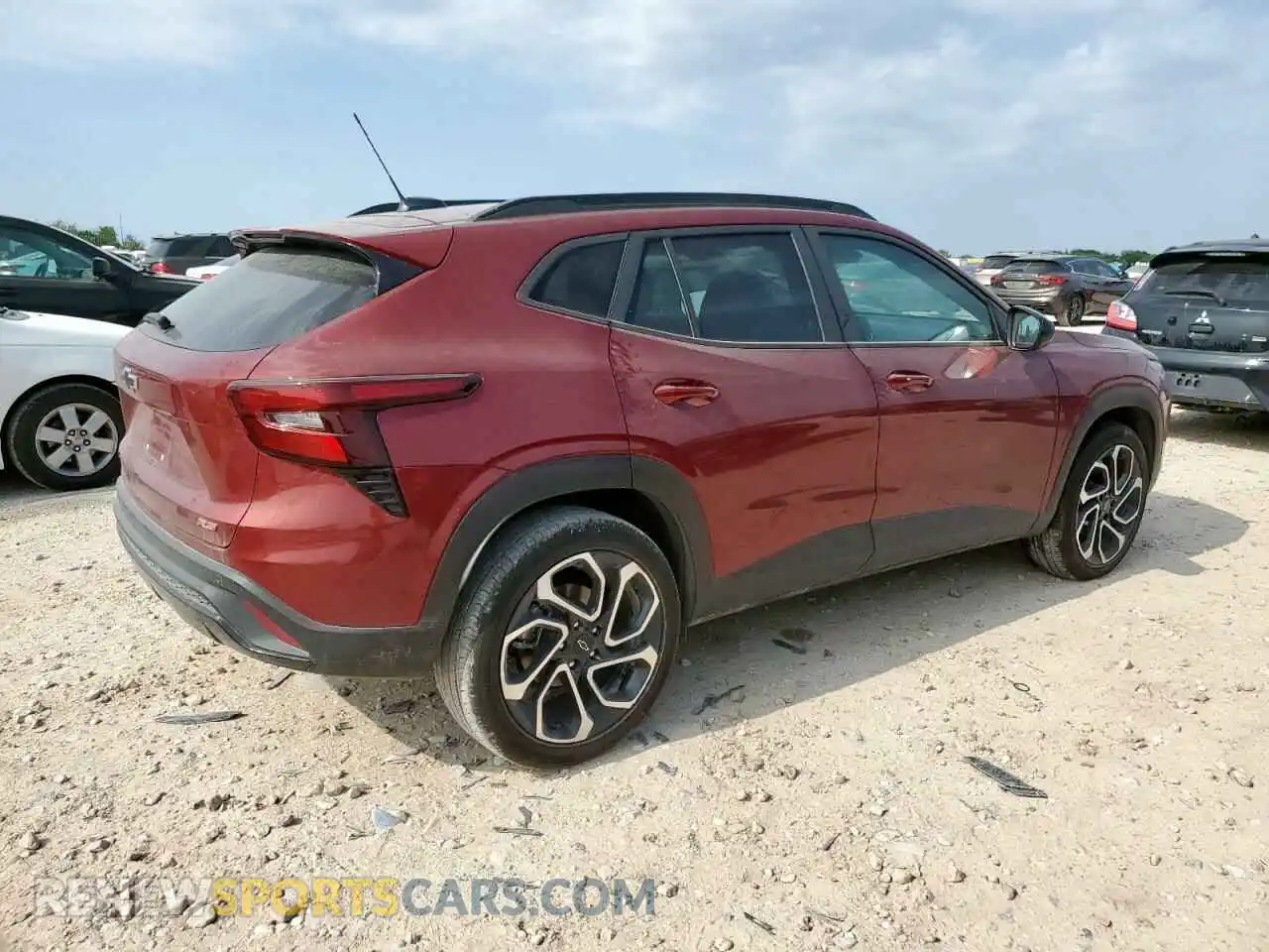 3 Фотография поврежденного автомобиля KL77LJE26RC213839 CHEVROLET TRAX 2RS 2024