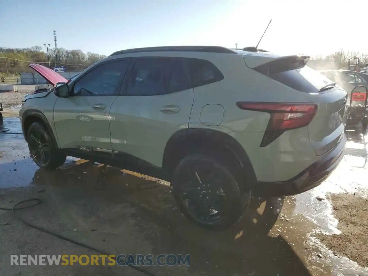 2 Фотография поврежденного автомобиля KL77LKEP9SC021242 CHEVROLET TRAX ACTIV 2025