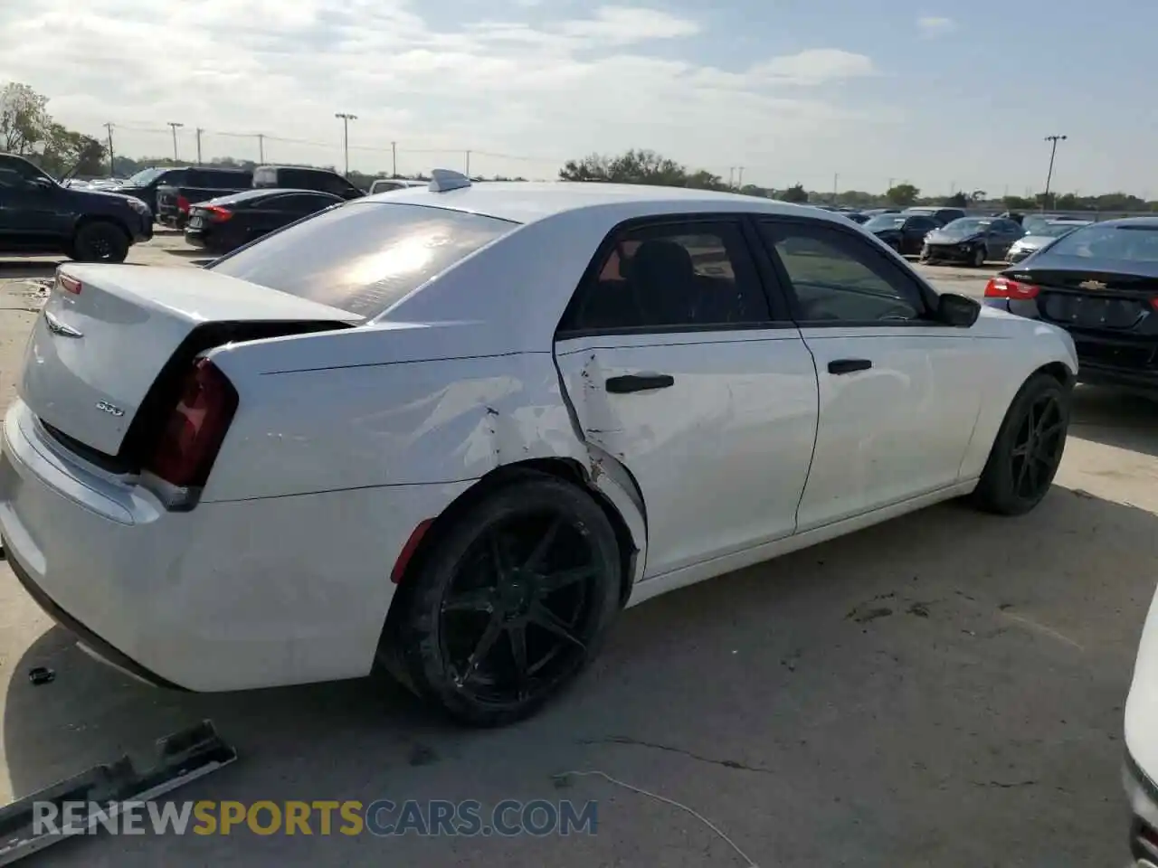 3 Photograph of a damaged car 2C3CCAAG5KH502608 CHRYSLER 300 2019