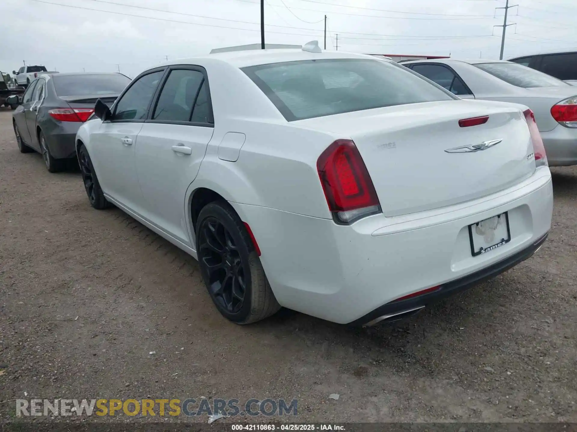 3 Photograph of a damaged car 2C3CCAAG5KH693740 CHRYSLER 300 2019