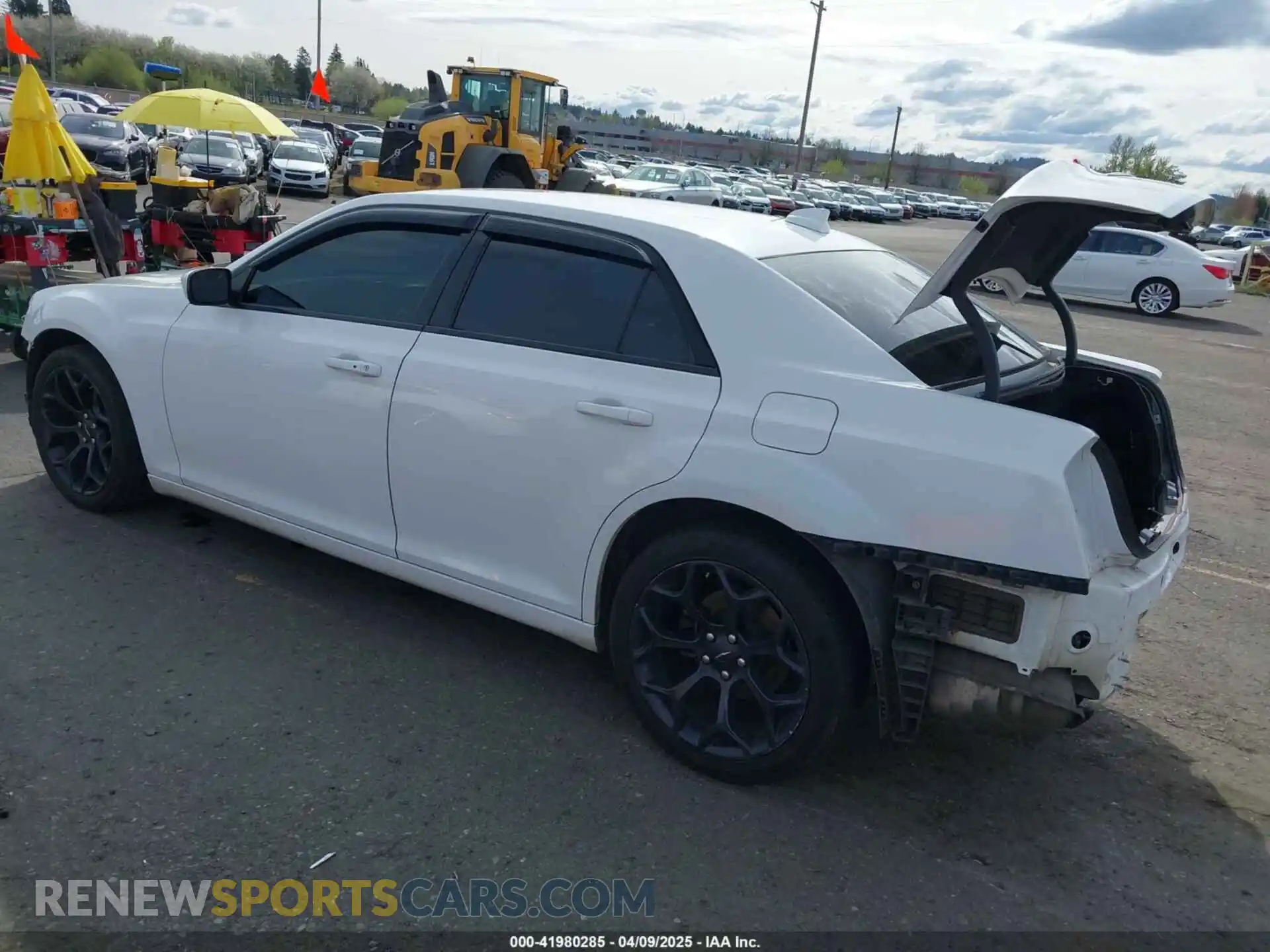 3 Photograph of a damaged car 2C3CCABG1KH654366 CHRYSLER 300 2019