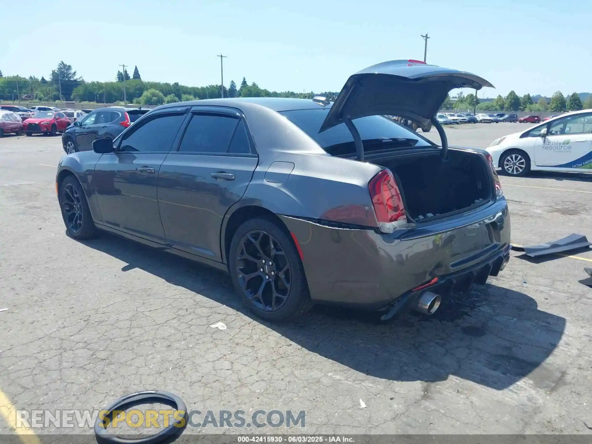3 Photograph of a damaged car 2C3CCABG4KH656015 CHRYSLER 300 2019